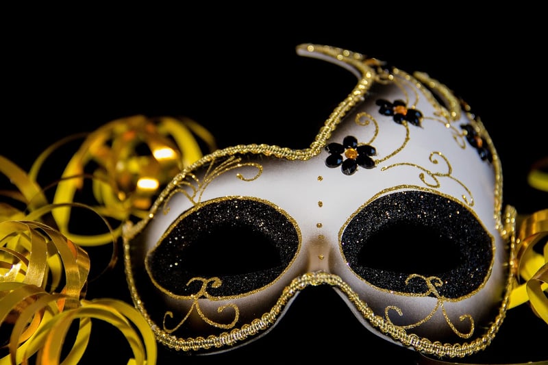 Masculine masquerade mask